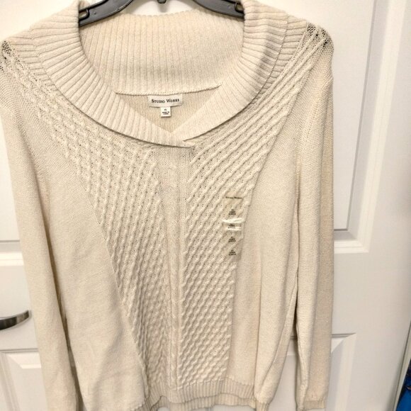 Sweaters - Picture 3 of 4